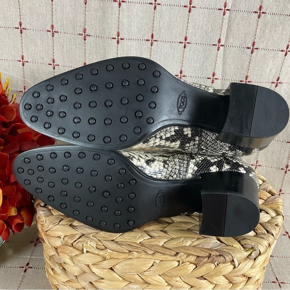 Tod's Python Embossed Leather Ankle Boots Size 37 US 7 Almond Toe Bootie - Picture 5 of 7